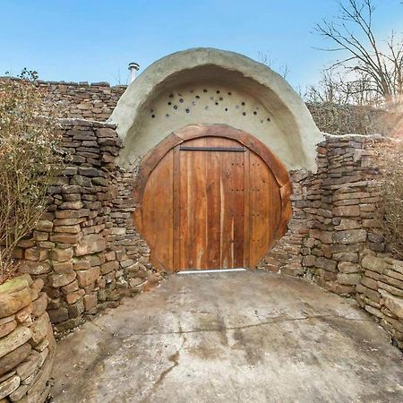 The Hobbit House - New Hot Tub! - Unique Arkansas Earth Ship! Villa Rogers Exterior photo