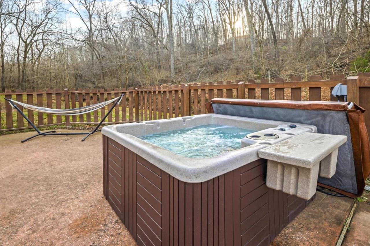 The Hobbit House - New Hot Tub! - Unique Arkansas Earth Ship! Villa Rogers Exterior photo